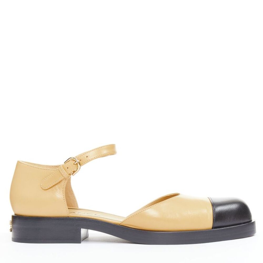 Chanel beige lambskin interlocking CC chain black flats